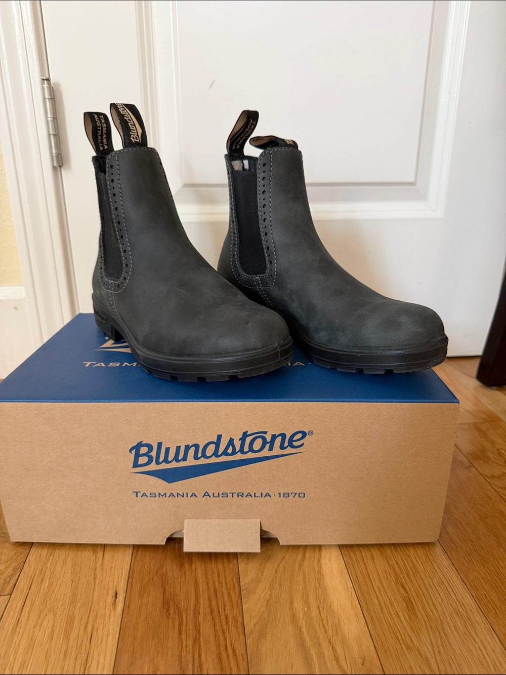 Blundstone Men’s Chelsea Boots in Dark Gray